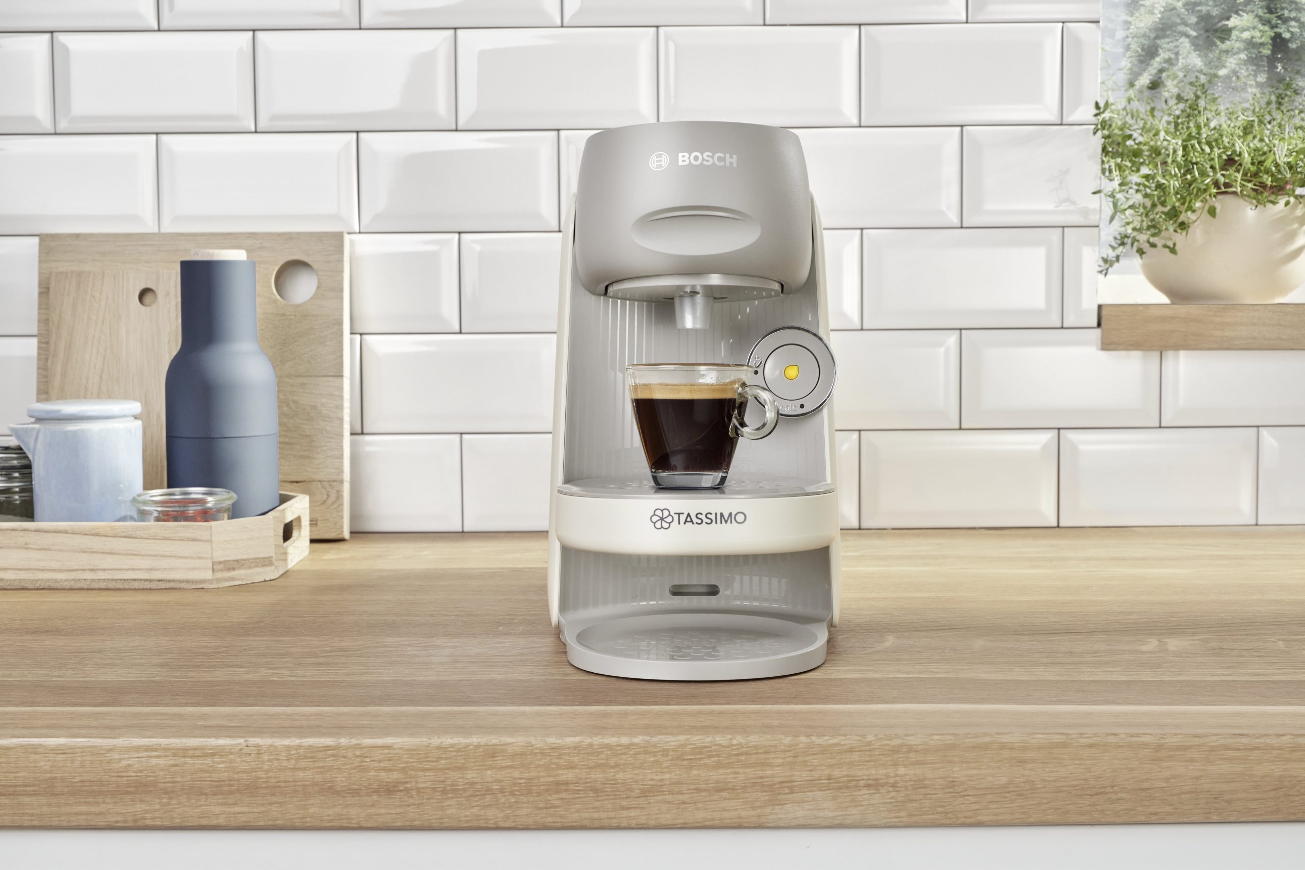 M42F1_CupstandOben_Finesse_kremow